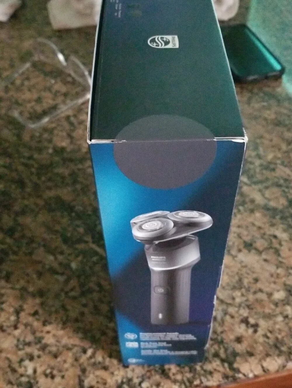 Philips Norelco Shaver 5000X - Black and Blue Packaging